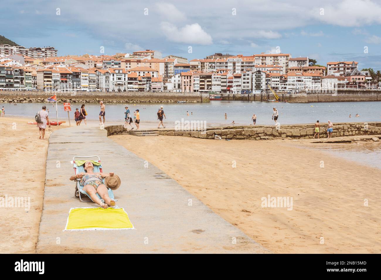 Lekeitio, pays basque, Espagne. Panorama de la plage de la ville Banque D'Images