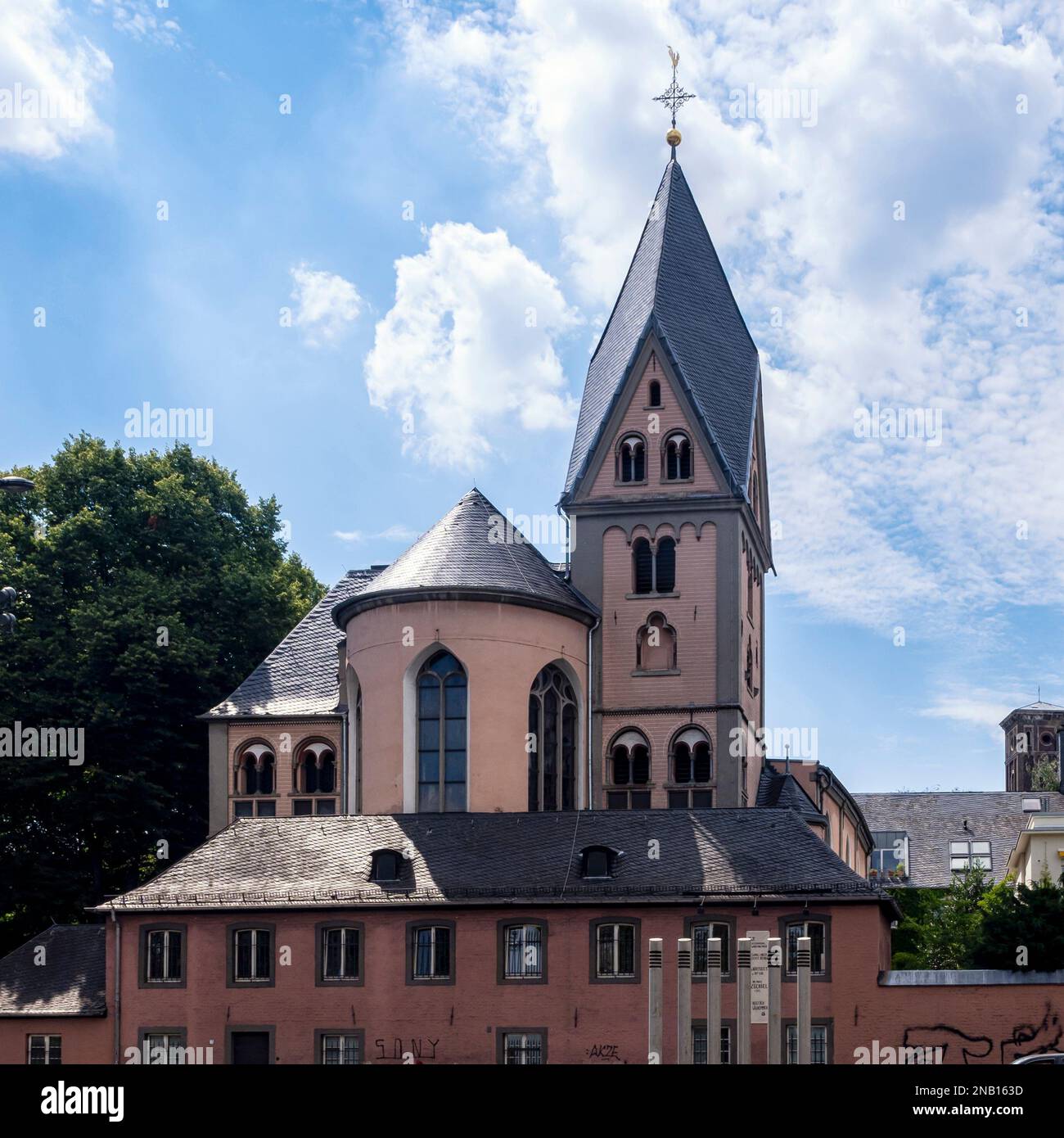 COLOGNE, ALLEMAGNE - 05 JUILLET 2019 : vue sur la petite église romane de Saint-Maria Lyskirchen Banque D'Images