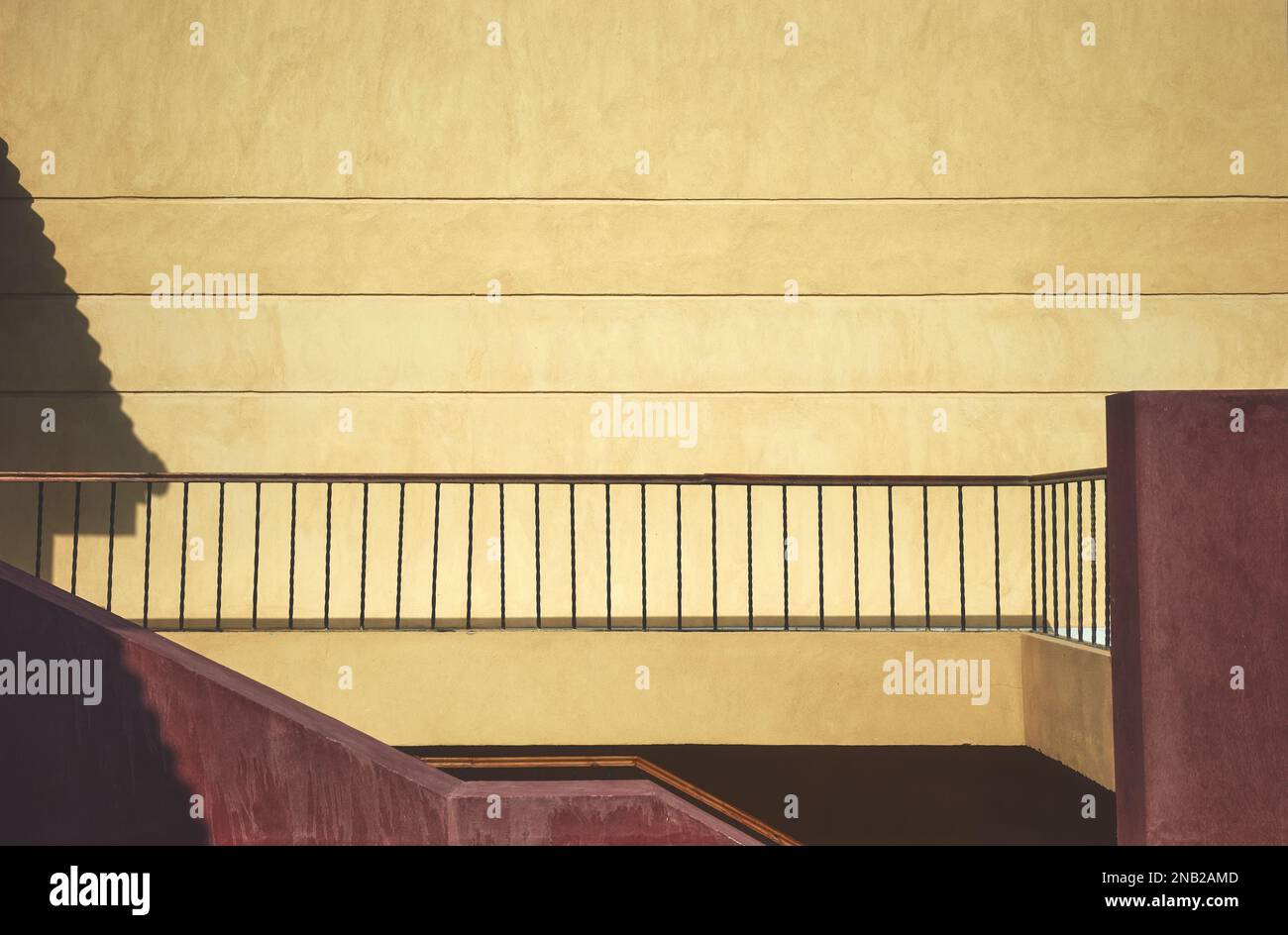 Image d'un mur jaune, arrière-plan abstrait de l'architecture. Banque D'Images