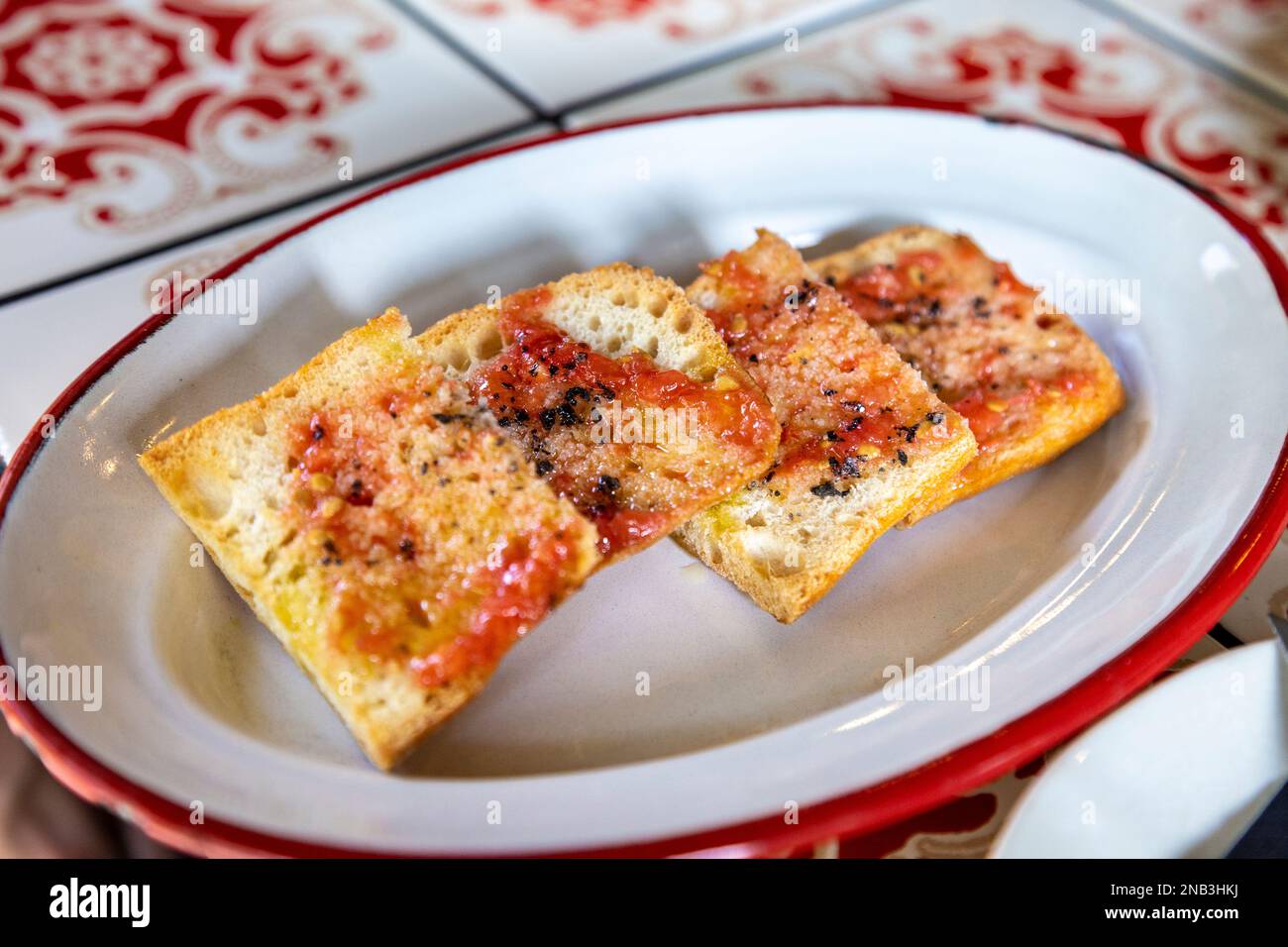 PAN con Tomate (pain grillé espagnol avec tomate) l'Olivera tapas Bar, Glories, Barcelone, Espagne Banque D'Images
