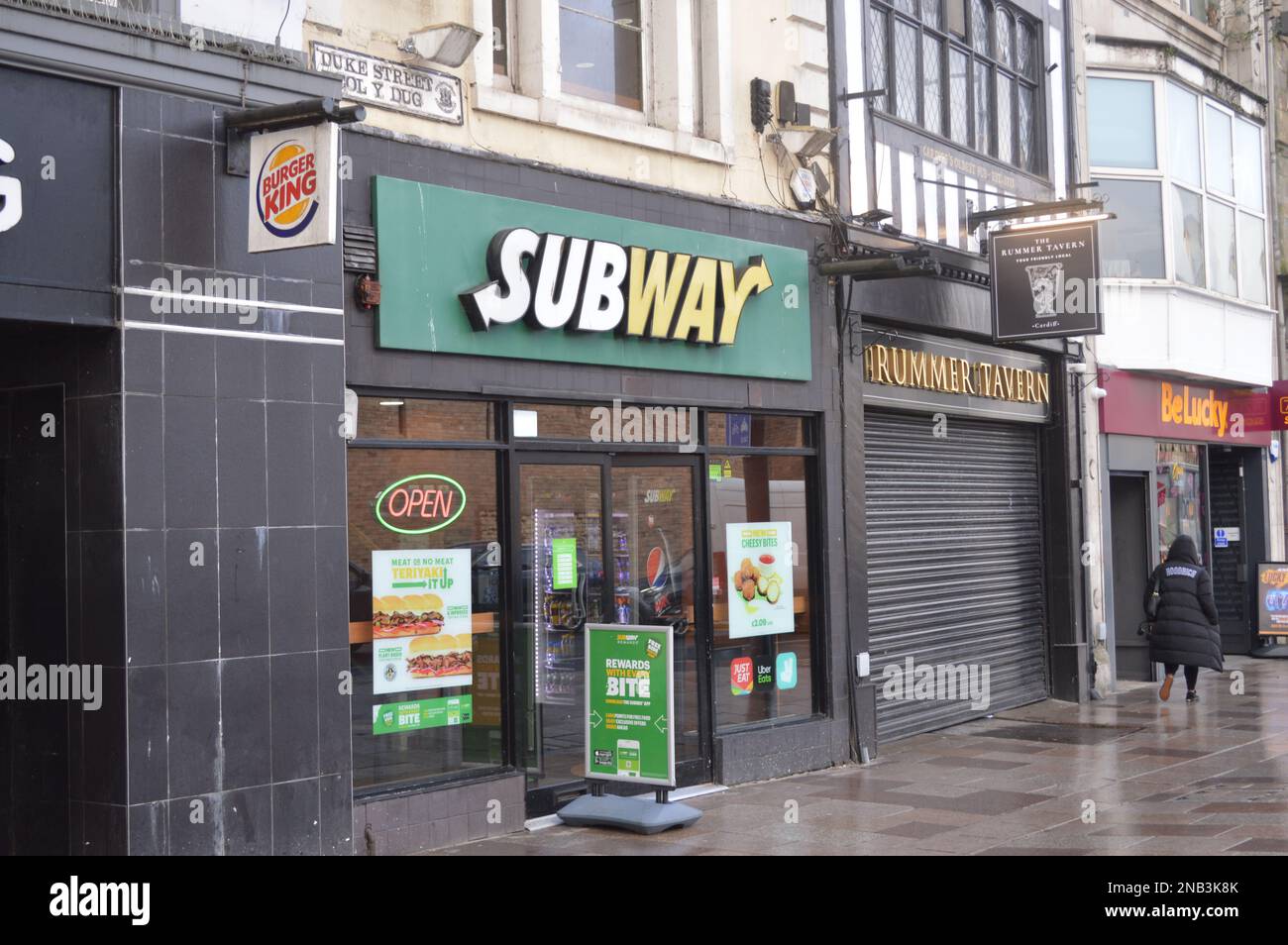 31st janvier 2023, Cardiff, pays de Galles, Royaume-Uni. Subway Outlet et signalisation Burger King sur Duke Street. Banque D'Images