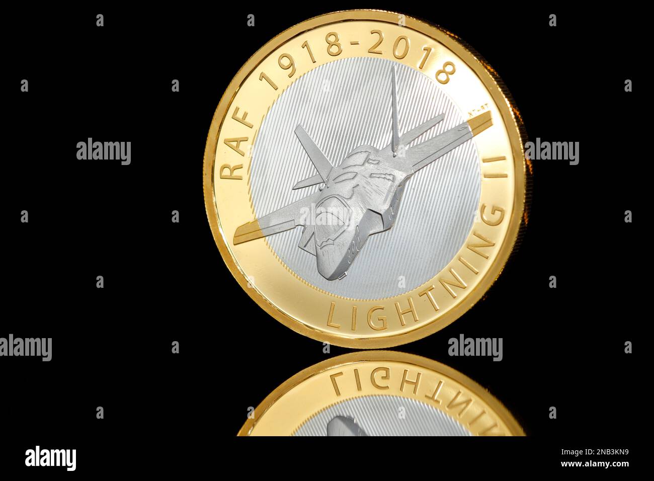 Lockheed F35 Lightning a été présenté au verso d'une pièce de £2 Silver Proof émise en 2018 pour commémorer les 100 ans de la RAF Banque D'Images