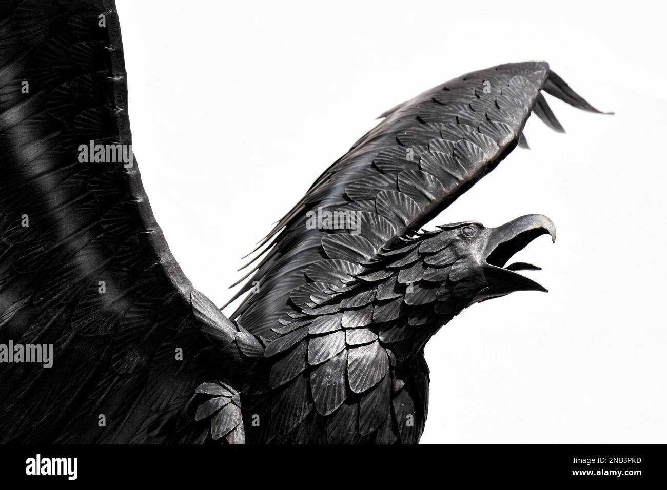 Sculpture de plumes d'aigle métalliques Banque de photographies et d'images  à haute résolution - Alamy