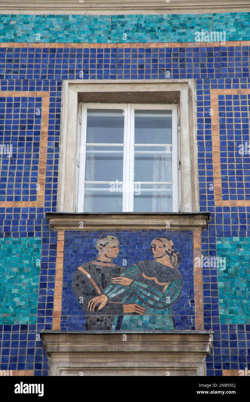 Maison en mosaïque, bâtiment en bâtiment avec mosaïque céramique par Zofia Czarnocka-Kowalska (1956) art classique grec et socialiste réaliste rue Mostowa Banque D'Images