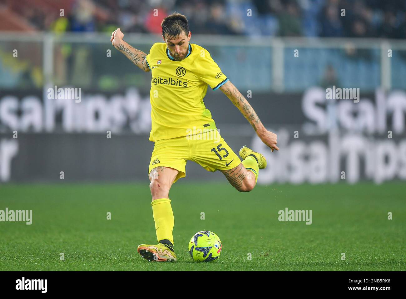 Genova, Italie. 13th févr. 2023. Francesco Acerbi (Inter) pendant UC Sampdoria vs Inter - FC Internazionale, football italien série A match à Gênes, Italie, 13 février 2023 crédit: Agence de photo indépendante/Alamy Live News Banque D'Images