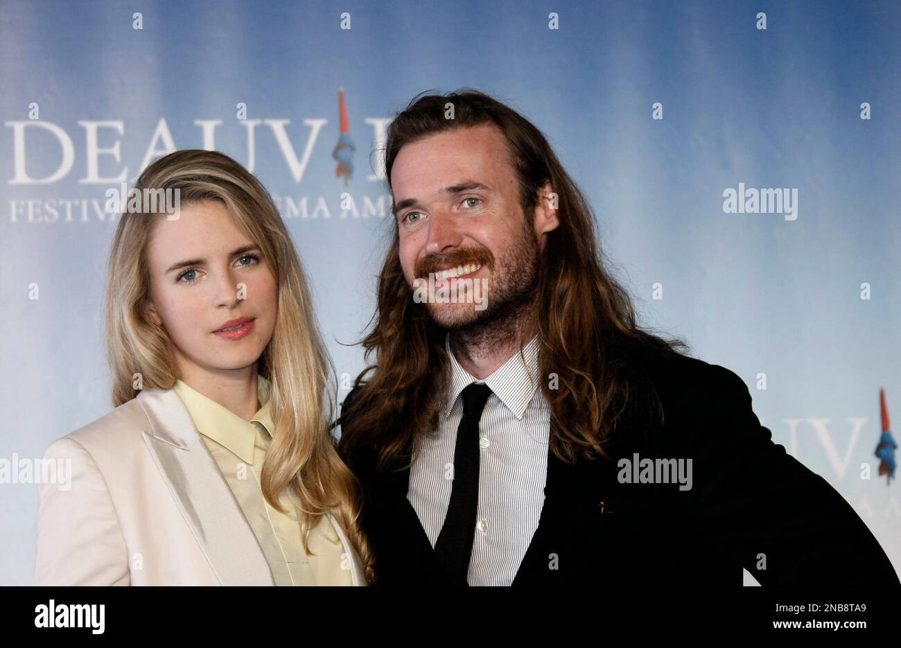 U.S director Mike Cahill and U.S actress Brit Marling pose during a photocall for their film "Another Earth" at the 37th American Film Festival in Deauville, Normandy, France, Friday Sept. 9, 2011. (AP Photo/Michel Spingler) Banque D'Images