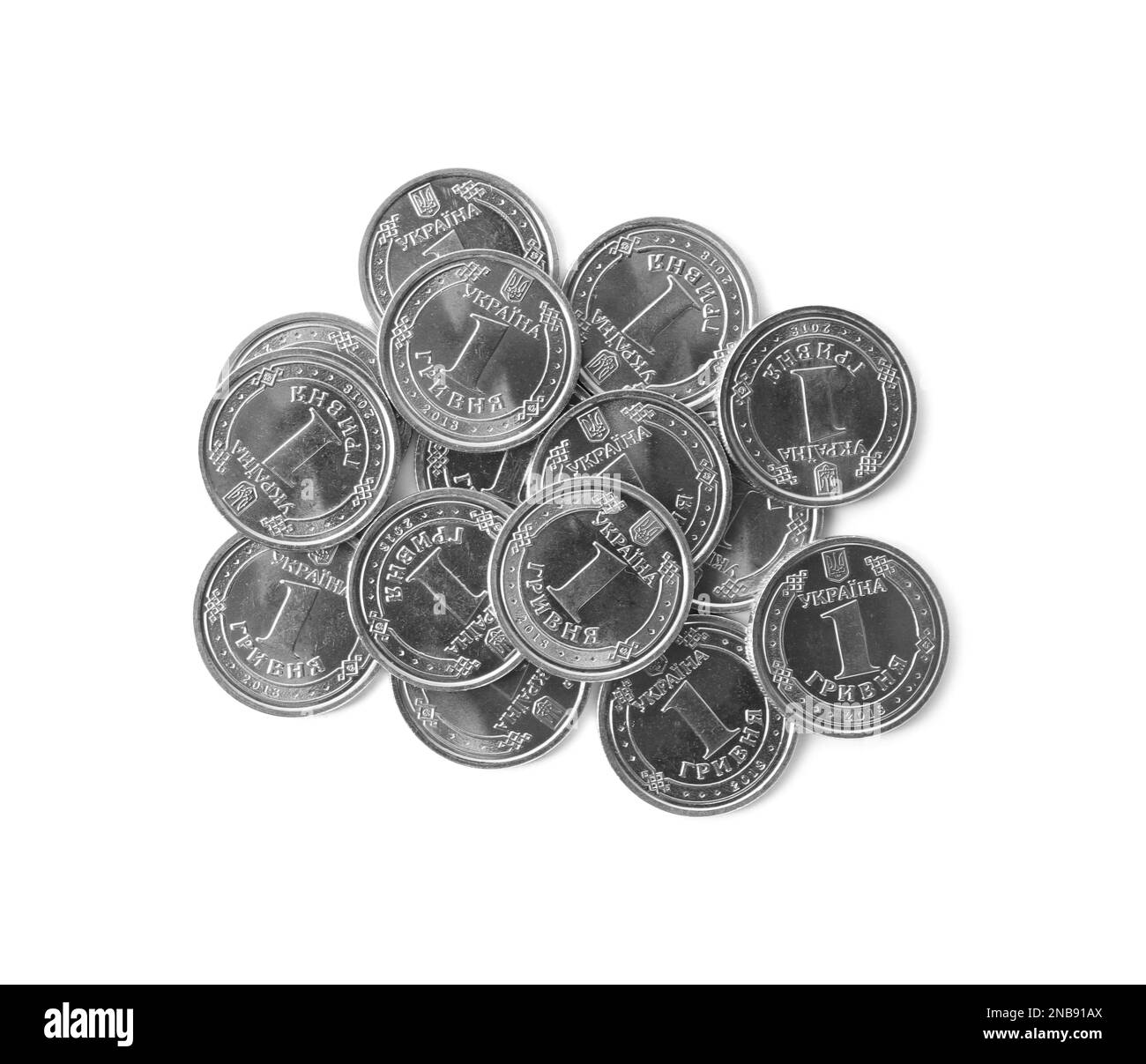 Pièces ukrainiennes isolées sur blanc, vue de dessus. Monnaie nationale Banque D'Images