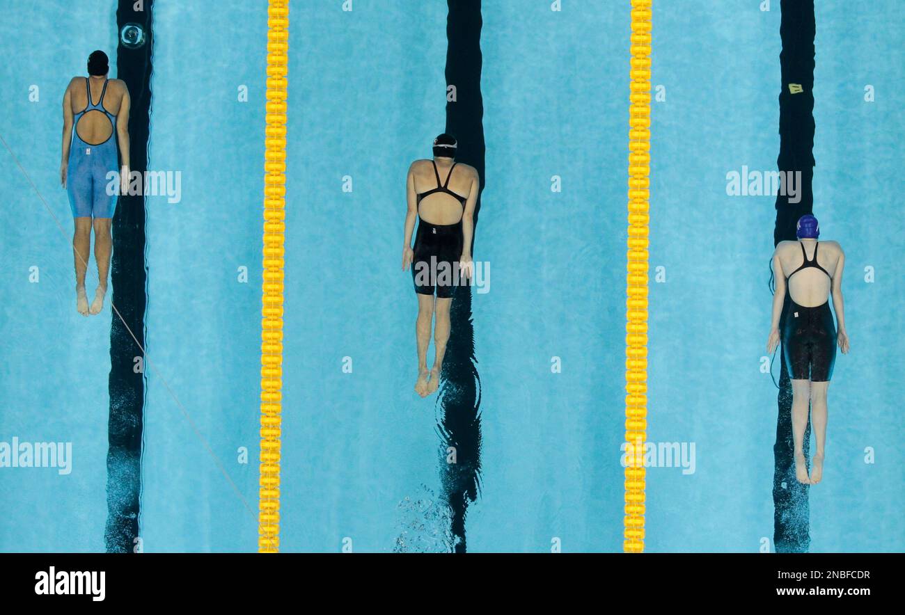 From left, South Africa's Suzaan Van Biljon, Switzerland's Stephanie Spahn and Britain's Stacey Tadd, compete in a heat of the women's 100m Breaststroke at the FINA Swimming World Championships in Shanghai, China, Monday, July 25, 2011. (AP Photo/Gero Breloer) Banque D'Images