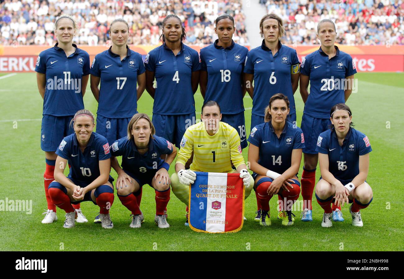 France's Laure Lepailleur, Gaetane Thiney, Laura Georges, Marie-Laure Delie, Sandrine Soubeyrand, Sabrina Viguier, from top left, and, from bottom left, Camille Abily, Sonia Bompastor, goalkeeper Celine Deville, Louisa Necib, Elise Bussaglia pose for a team photo prior to the quarterfinal match between England and France at the Women’s Soccer World Cup in Leverkusen, Germany, Saturday, July 9, 2011. (AP Photo/Frank Augstein) Banque D'Images