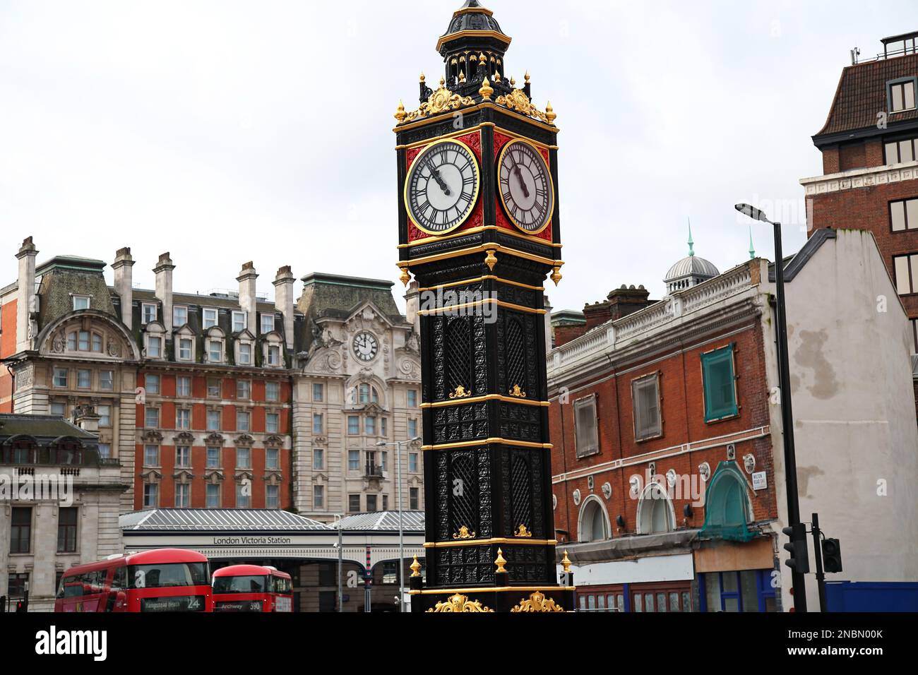 Londres/Royaume-Uni -25 février 2020 : horloge près du Palais Victoria et de la gare Victoria Banque D'Images