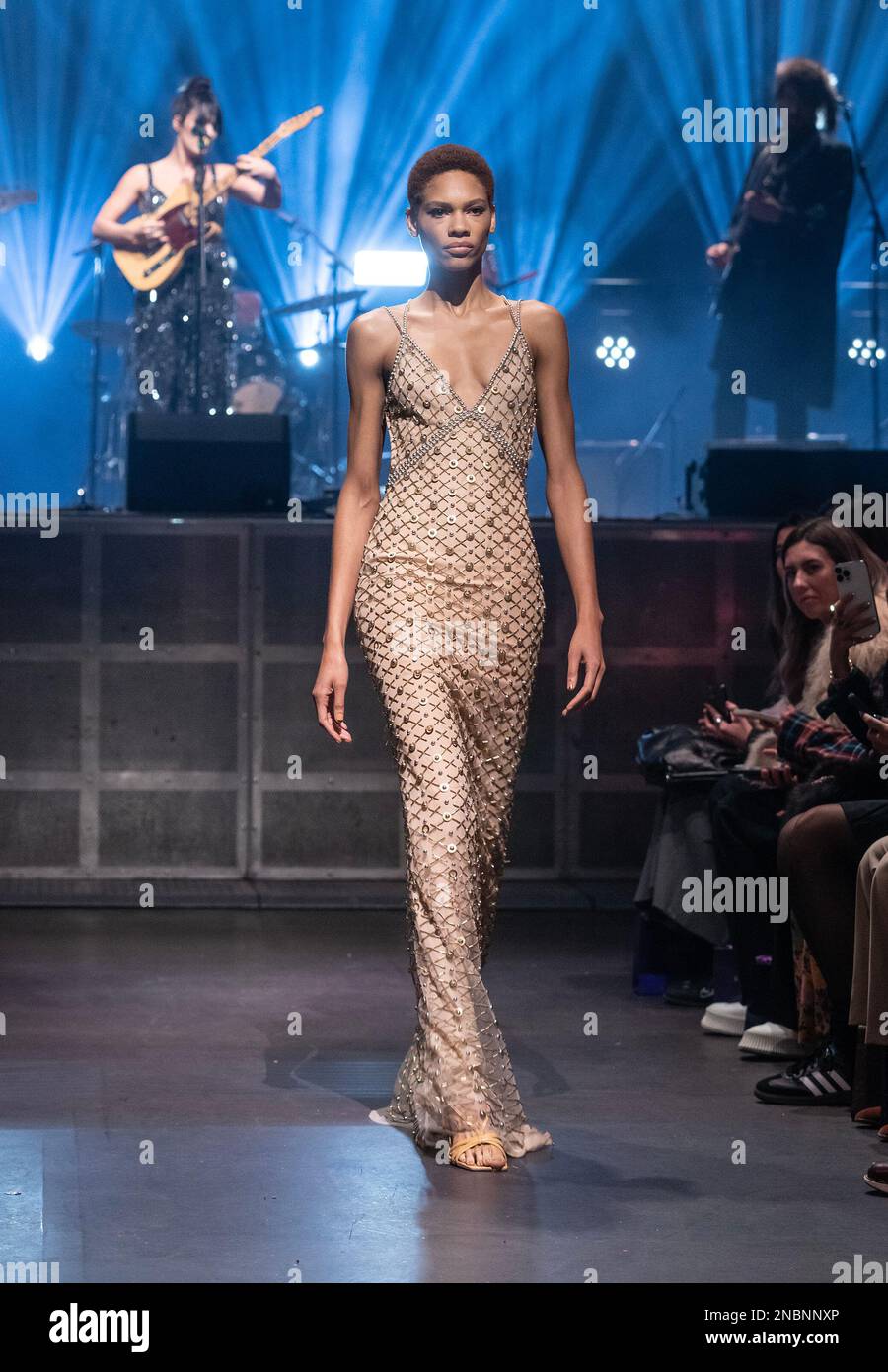 New York, États-Unis. 13th févr. 2023. Modèles de marche piste pour la collection Cucculelli Shaheen les Radiants show pendant la semaine de la mode automne/hiver 2023 à Webster Hall (photo par Lev Radin/Pacific Press) Credit: Pacific Press Media production Corp./Alay Live News Banque D'Images