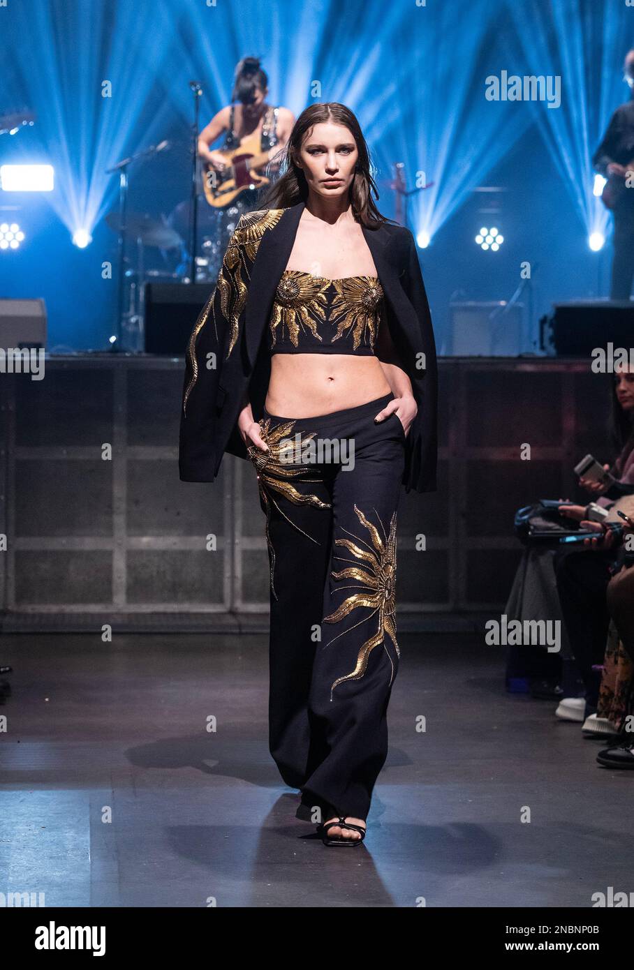 New York, États-Unis. 13th févr. 2023. Modèles de marche piste pour la collection Cucculelli Shaheen les Radiants show pendant la semaine de la mode automne/hiver 2023 à Webster Hall (photo par Lev Radin/Pacific Press) Credit: Pacific Press Media production Corp./Alay Live News Banque D'Images