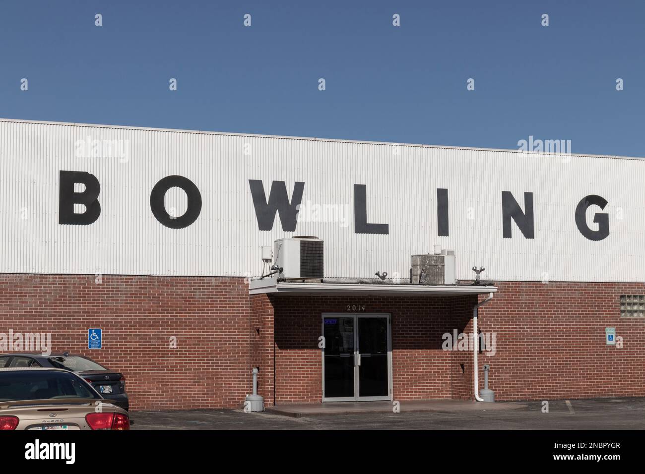 Marion - Circa février 2023 : panneau de piste de bowling du 60s. Le terme « bowling » désigne généralement le bowling. Banque D'Images