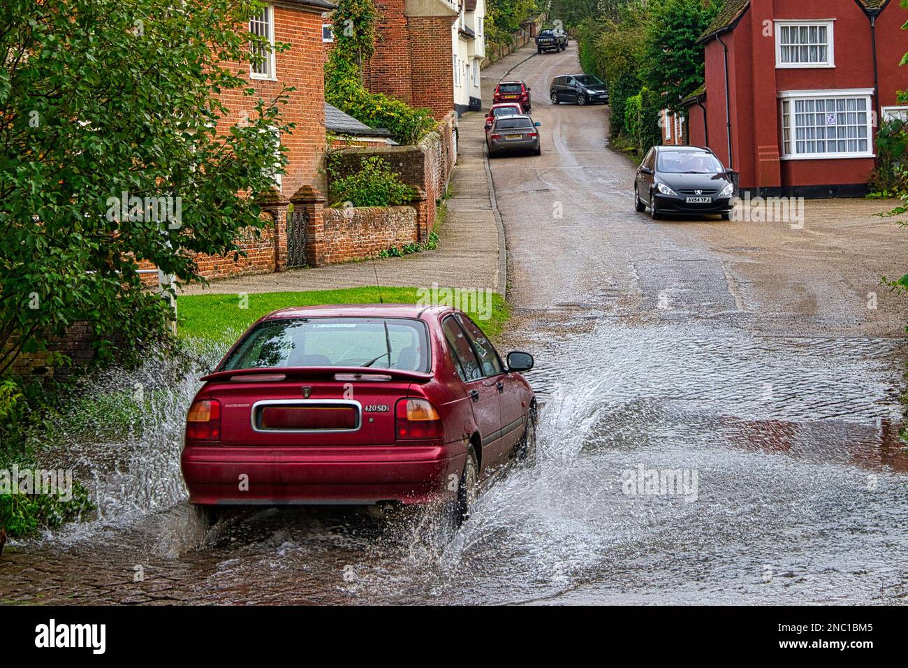 Passage voiture Ford Kersey Village Suffolk UK Banque D'Images