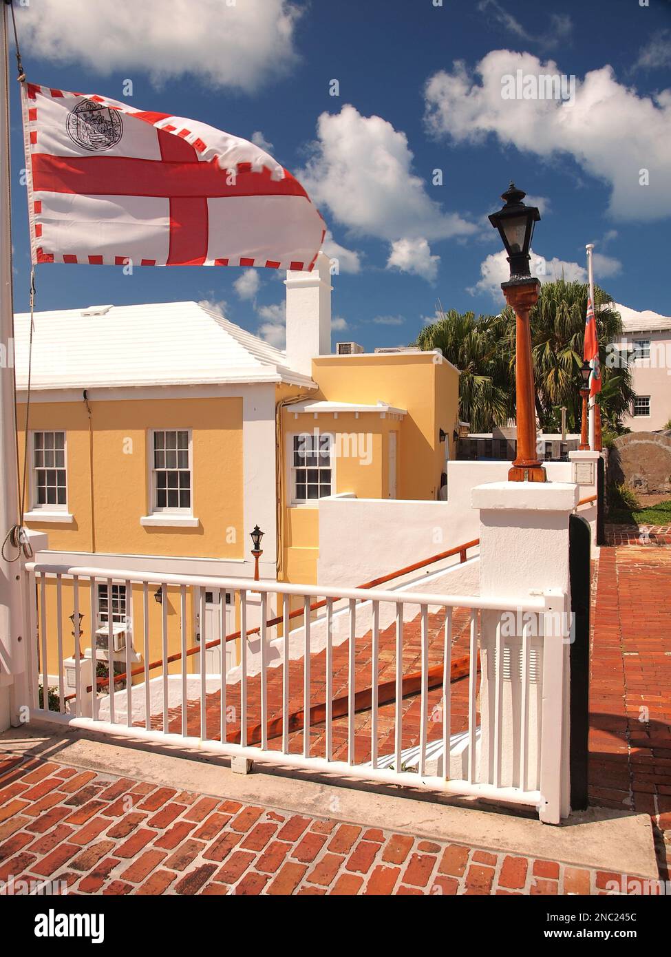 Bermudes scènes autour de l'île, avec des bâtiments typiques colorés et des panneaux. Banque D'Images