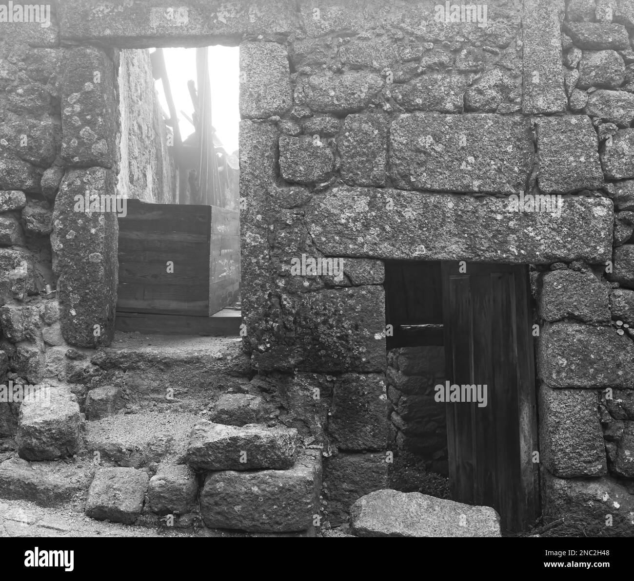 Portes de maisons en ruines. Banque D'Images