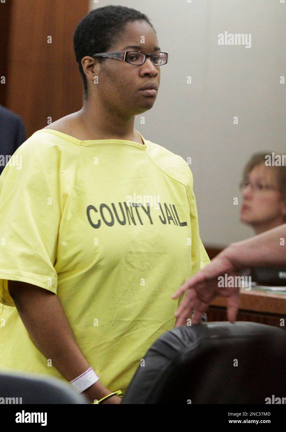 Former day care operator Jessica Tata leaves the courtroom after her arraignment on 14 criminal counts Wednesday, March 23, 2011, in Houston. Tata is a suspect in the deaths of four children in a fire at her home day care center. (AP Photo/Pat Sullivan) Banque D'Images