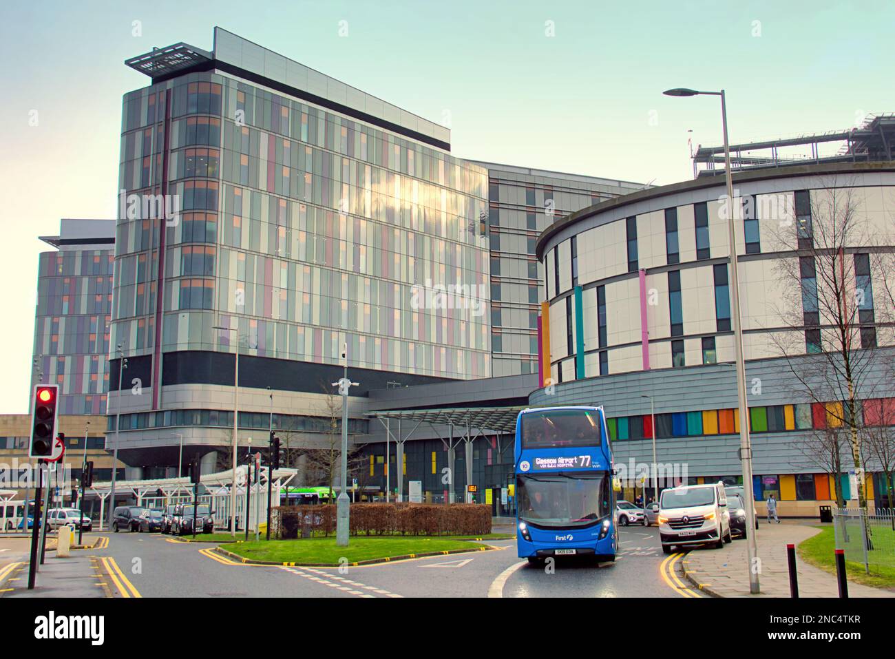 Glasgow, Écosse, Royaume-Uni 14th février 2023. Hôpital de l'Université Queen Elizabeth, Hôpital Royal pour enfants un hôpital très malin à côté des égouts a remporté un prix aujourd'hui, le prix de la hanche d'or pour les soins aux patients pour des résultats de premier ordre parmi les hôpitaux écossais pour les soins de la hanche. Une relance du moral beaucoup nécessaire pour le personnel de l'hôpital crédit Gerard Ferry/Alay Live News Banque D'Images