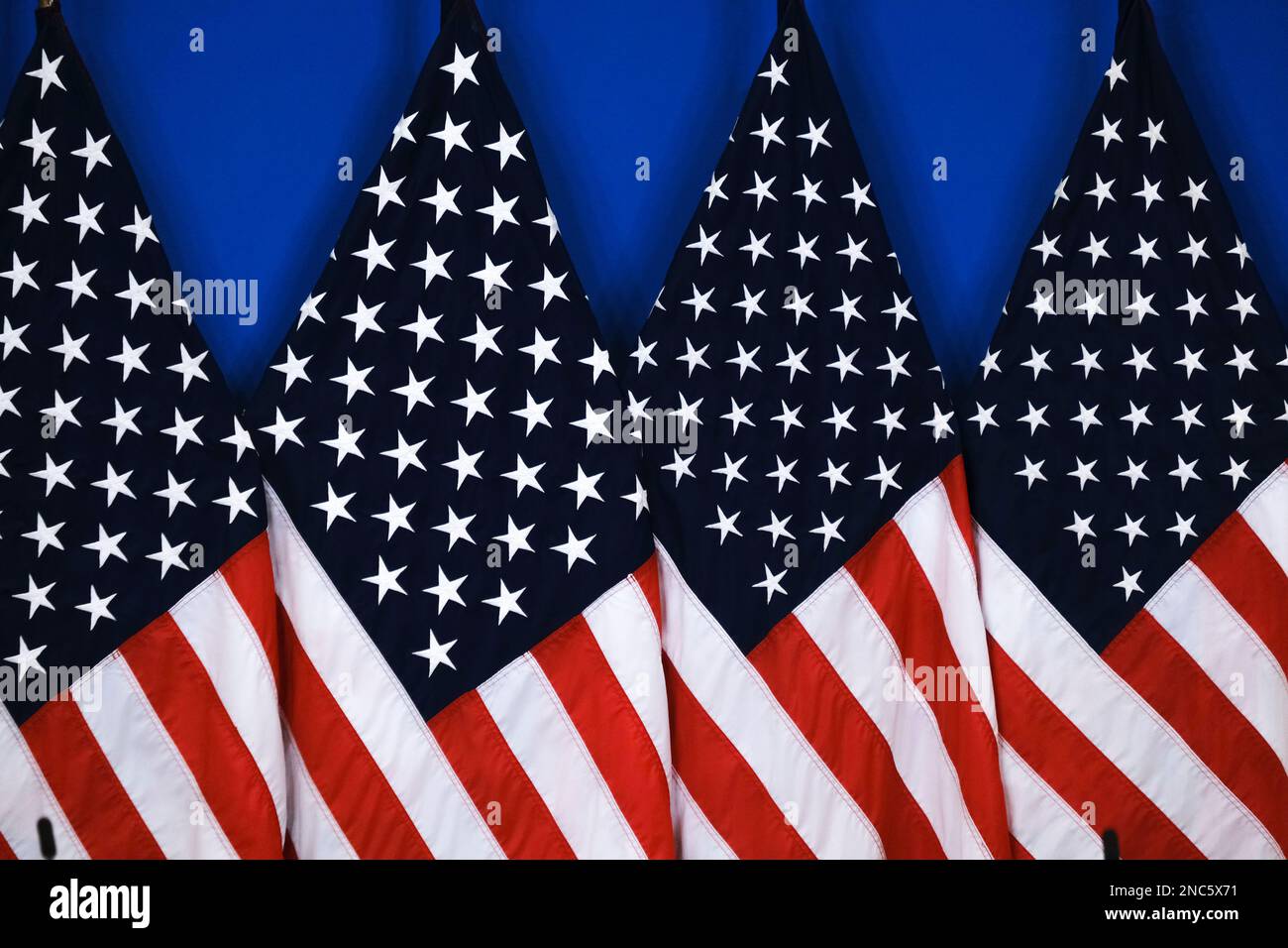 Bruxelles, Belgique. 14th févr. 2023. Les drapeaux AMÉRICAINS se trouvent dans la salle de presse du siège de l'OTAN à Bruxelles, Belgique, le 14 février 2023. Crédit: ALEXANDROS MICHAILIDIS/Alamy Live News Banque D'Images