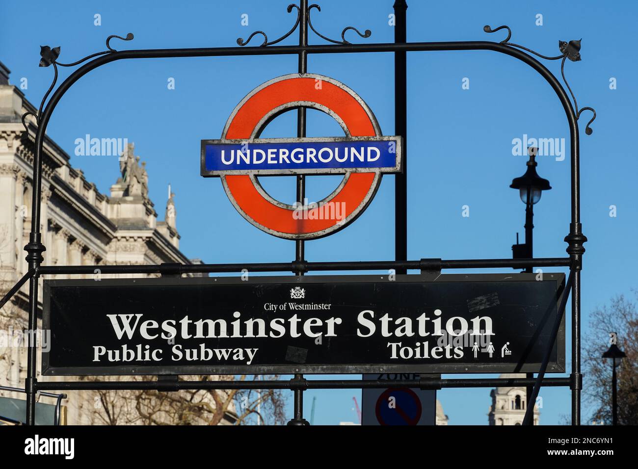 Entrée au métro de Westminster, station de métro, Londres Angleterre Royaume-Uni Banque D'Images