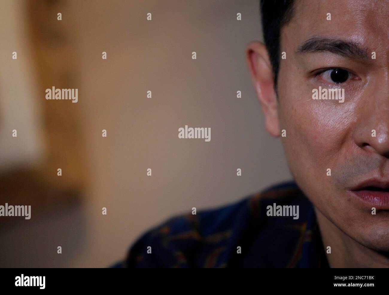 Hong Kong actor Andy Lau reacts as he speaks to reporters during a film shoot with his new movie "To Tse" in Hong Kong Monday, Feb. 28, 2011. Hong Kong has produced Chinese cinema's biggest names, but for the former British colony's actors and directors, the future now lies in the thriving mainland market. One of the territory's biggest stars, Lau, is no exception. (AP Photo/Vincent Yu) Banque D'Images