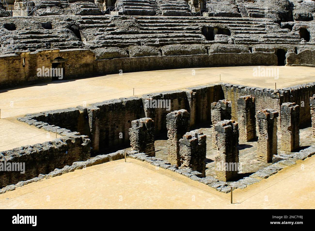 L'Amphithéâtre d'Italica, l'une des premières colonies romaines d'Espagne (Séville), a également été le berceau de deux empereurs importants, Trajan et Hadrien Banque D'Images