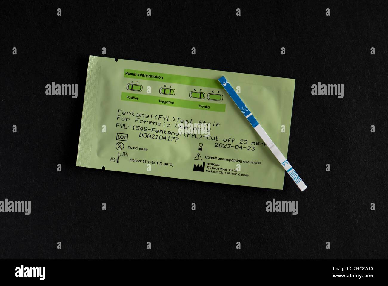 Bandelette de test de fentanyl. Les bandelettes de test de fentanyl sont une méthode à faible coût pour aider à prévenir les surdoses de médicaments Banque D'Images