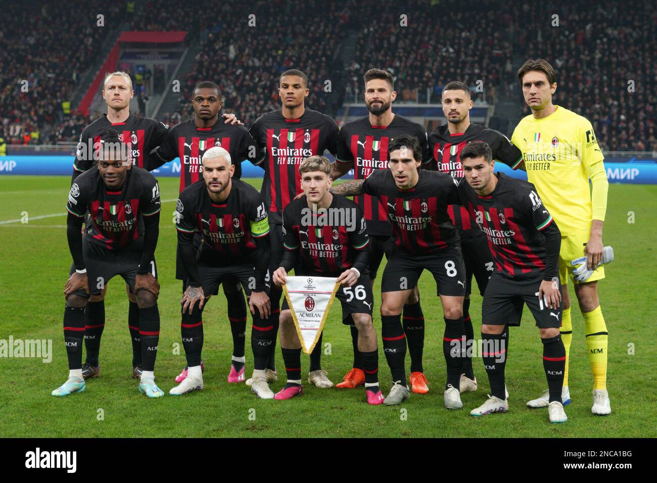 Milan, Italie - 14/02/2023, l'équipe (AC Milan) lors de la Ligue des  champions de l'UEFA, Round de 16, match de football à 1st jambes entre AC  Milan et Tottenham Hotspur sur 14