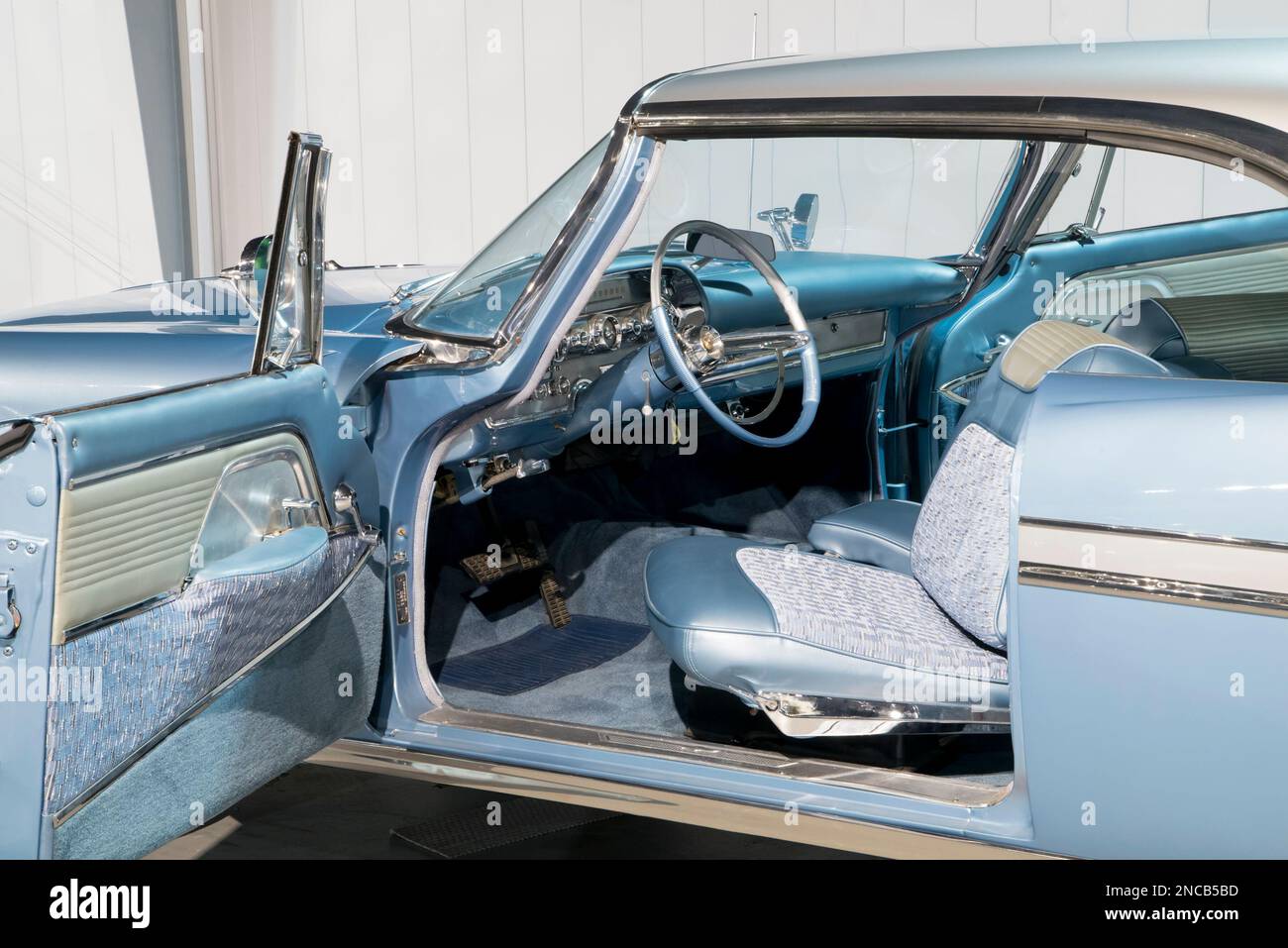Hyundai Kona 2024 : centré vers l'électrique Siege-pivotant-sportif-dans-un-sportif-desoto-fireflite-1959-au-northeast-classic-car-museum-a-norwich-new-york-2ncb5bd
