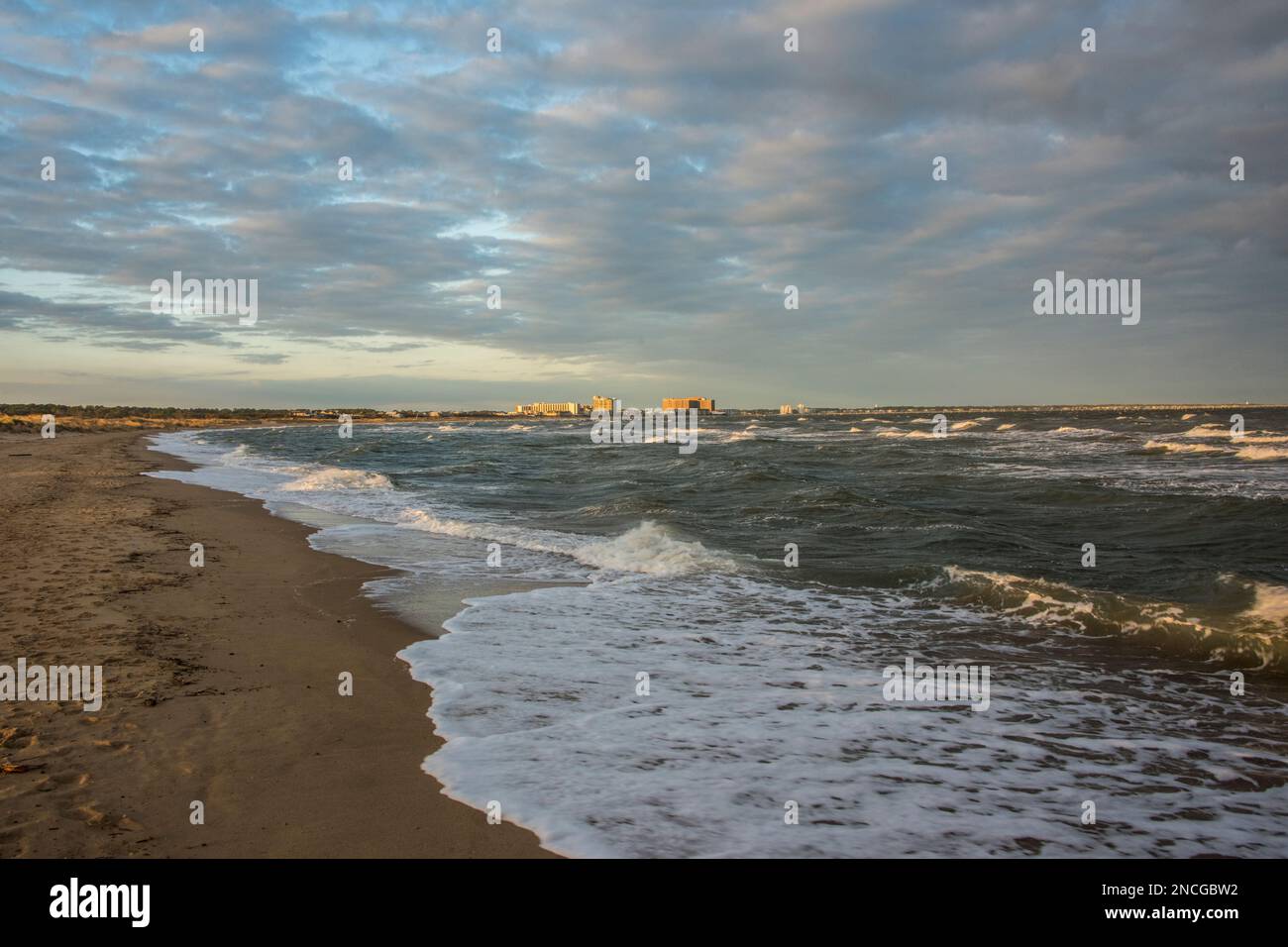 Lever du soleil à la plage de Virginia Beach, Virginie, États-Unis Banque D'Images