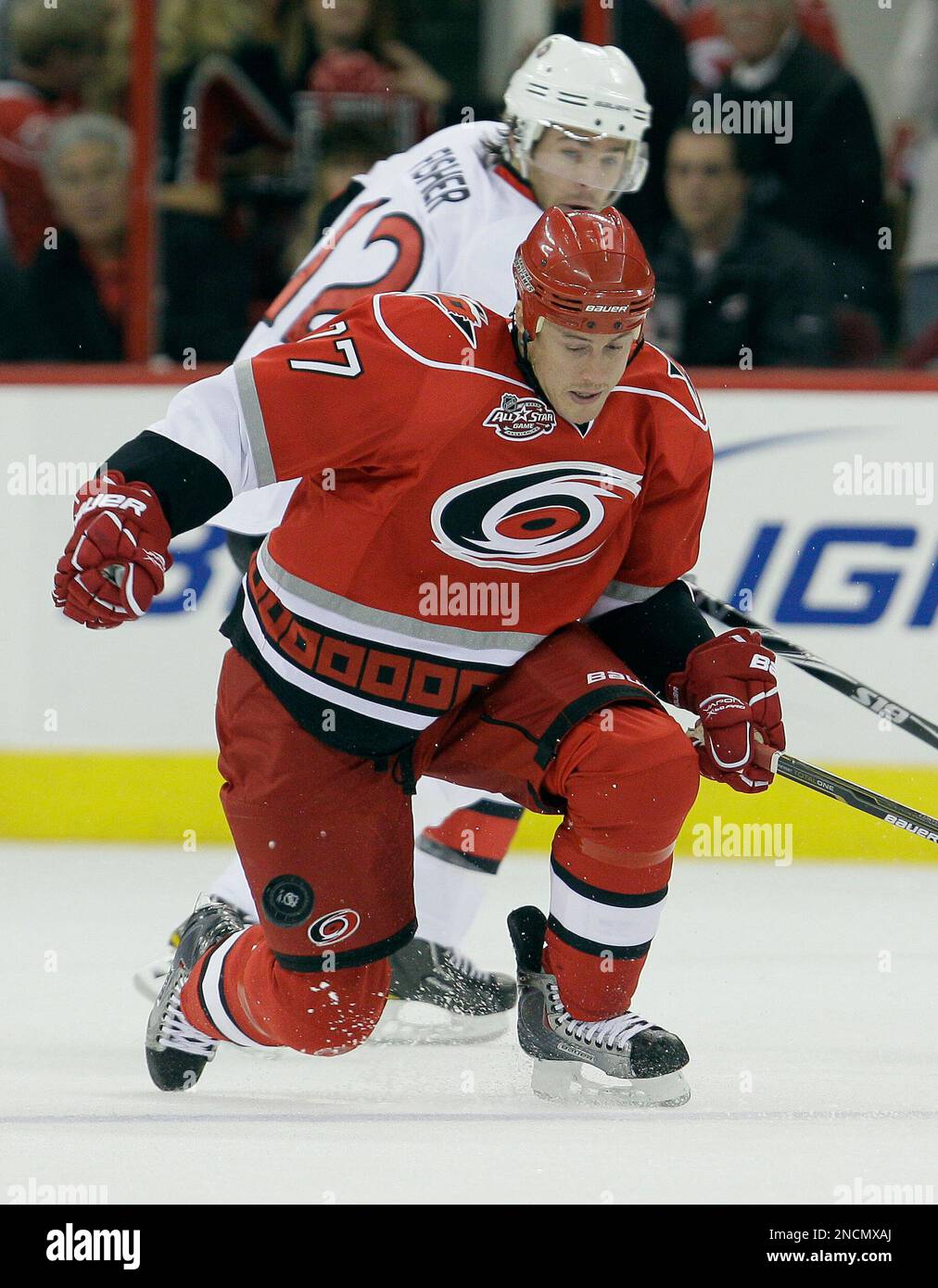 Carolina Hurricanes' Joe Corvo (77) and Ottawa Senators' Mike Fisher (12) battle during the first period of an NHL hockey game in Raleigh, N.C., Wednesday, Nov. 17, 2010. (AP Photo/Gerry Broome) Banque D'Images