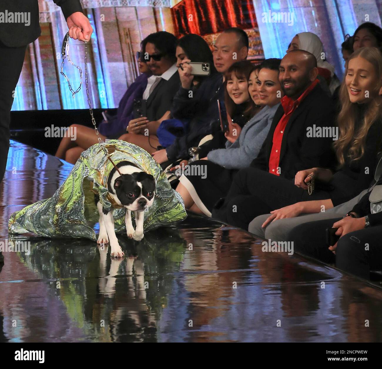 Manhattan, NY, États-Unis. 23rd décembre 2002. Wanda Beauchamp Designs @NYFW '23 Powered by Art Heart Fashion (Credit image: © Martina Kolozvaryova/Pacific Press via ZUMA Press Wire) USAGE ÉDITORIAL SEULEMENT! Non destiné À un usage commercial ! Banque D'Images