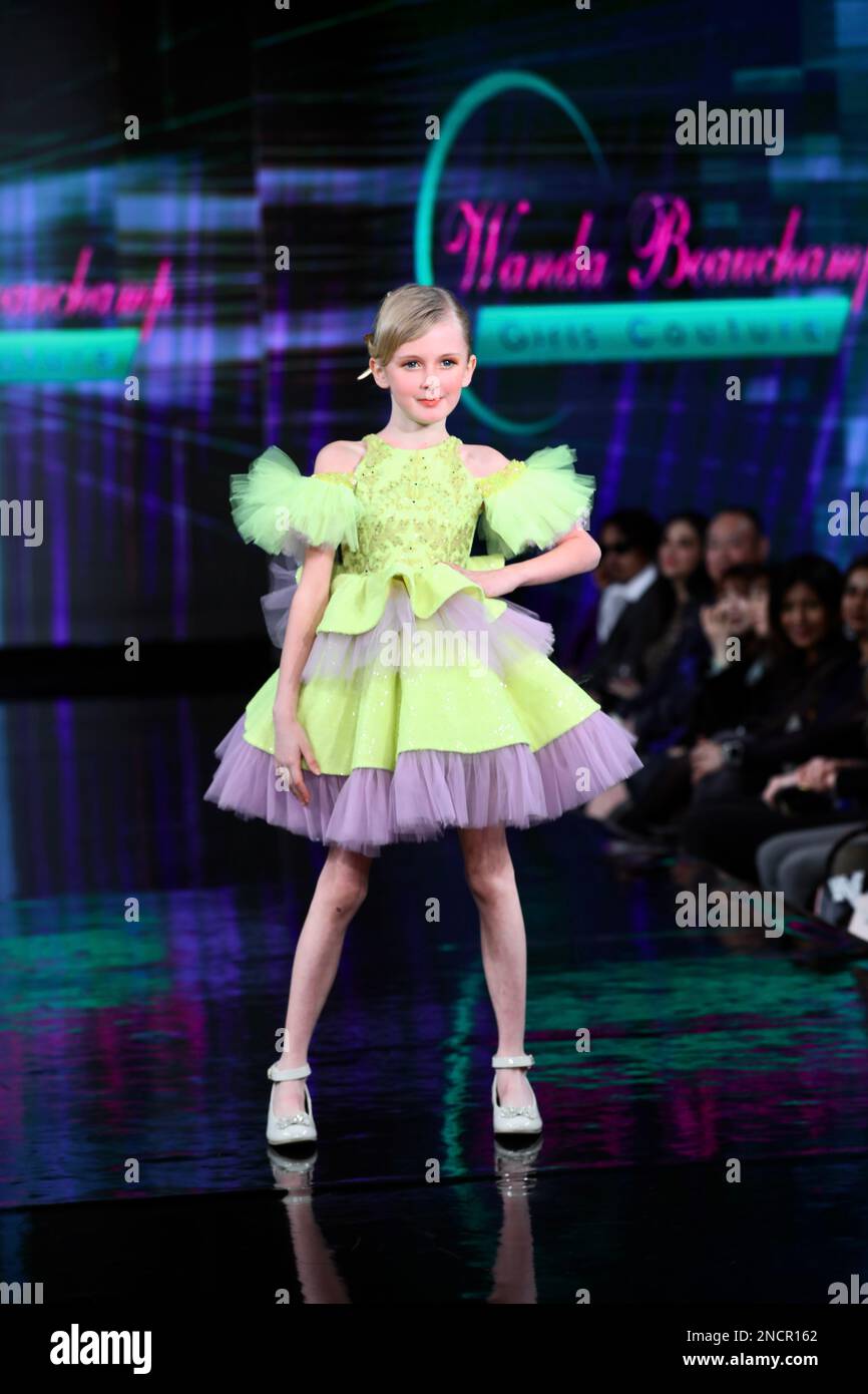 Manhattan, NY, États-Unis. 23rd décembre 2002. Wanda Beauchamp Designs @NYFW '23 Powered by Art Heart Fashion (Credit image: © Martina Kolozvaryova/Pacific Press via ZUMA Press Wire) USAGE ÉDITORIAL SEULEMENT! Non destiné À un usage commercial ! Banque D'Images