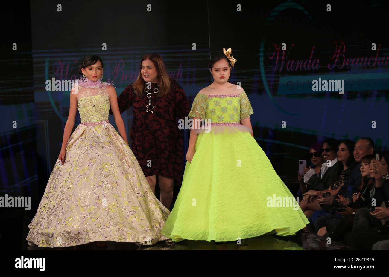 Manhattan, NY, États-Unis. 23rd décembre 2002. Wanda Beauchamp Designs @NYFW '23 Powered by Art Heart Fashion (Credit image: © Martina Kolozvaryova/Pacific Press via ZUMA Press Wire) USAGE ÉDITORIAL SEULEMENT! Non destiné À un usage commercial ! Banque D'Images