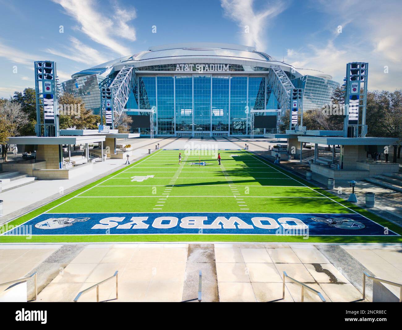 Les joueurs de tennis JJ Wolf et Michael Mmoh ont assisté au stade des Dallas Cowboys Banque D'Images