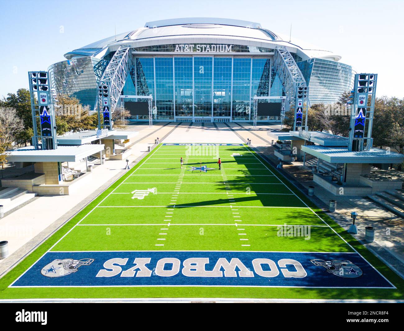 Les joueurs de tennis JJ Wolf et Michael Mmoh ont assisté au stade des Dallas Cowboys Banque D'Images