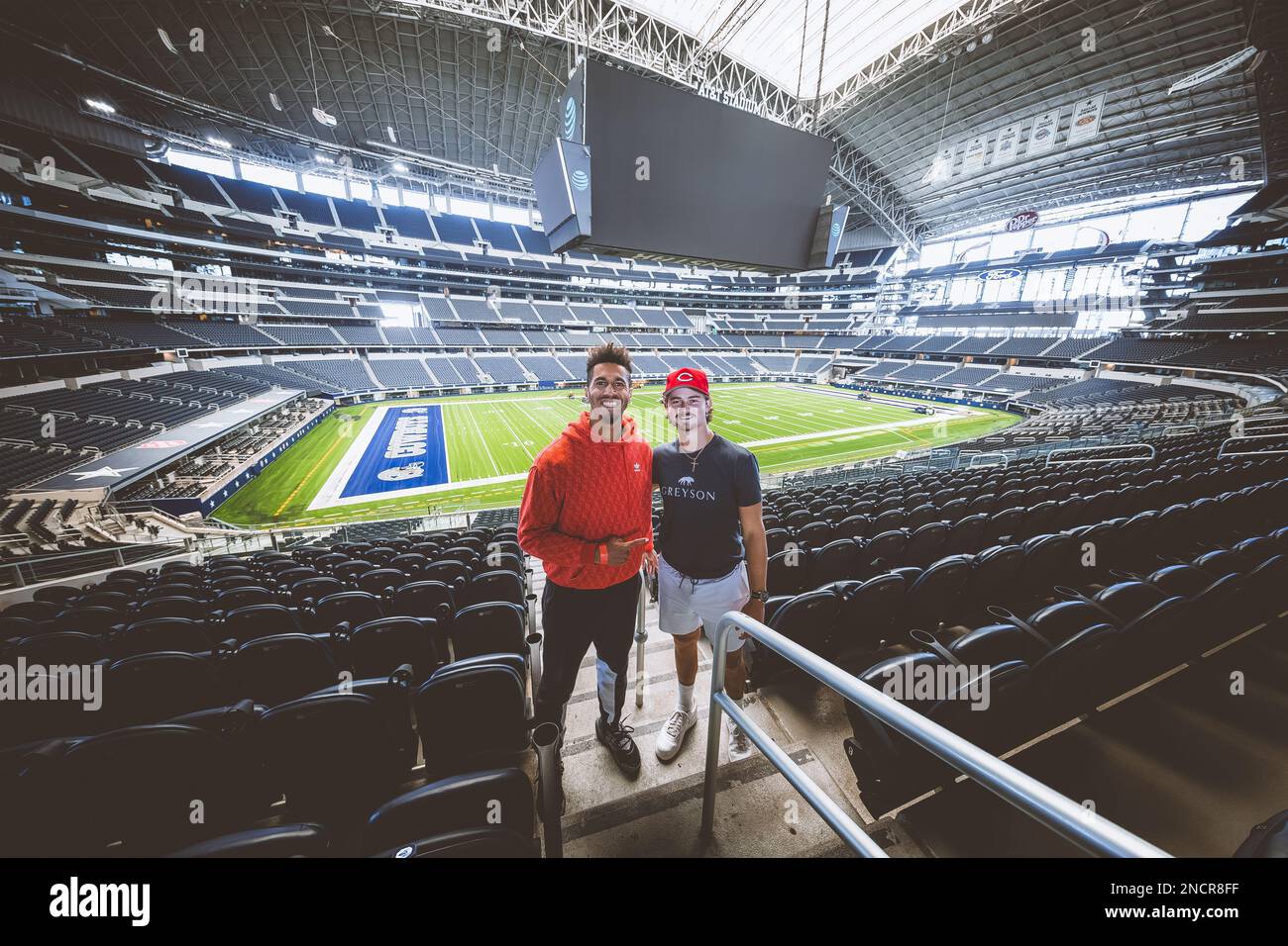 Les joueurs de tennis JJ Wolf et Michael Mmoh ont assisté au stade des Dallas Cowboys Banque D'Images