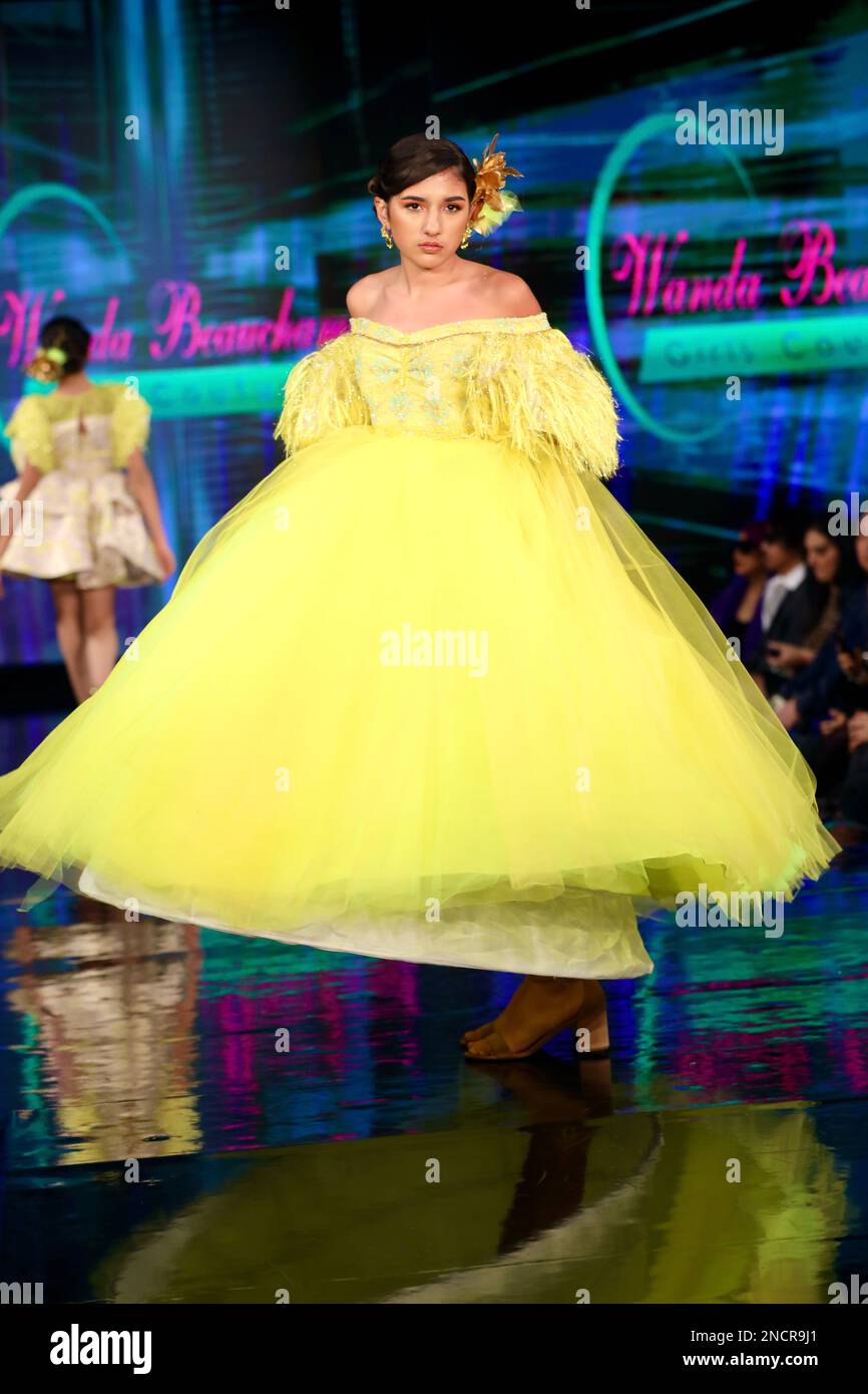 Manhattan, NY, États-Unis. 23rd décembre 2002. Wanda Beauchamp Designs @NYFW '23 Powered by Art Heart Fashion (Credit image: © Martina Kolozvaryova/Pacific Press via ZUMA Press Wire) USAGE ÉDITORIAL SEULEMENT! Non destiné À un usage commercial ! Banque D'Images