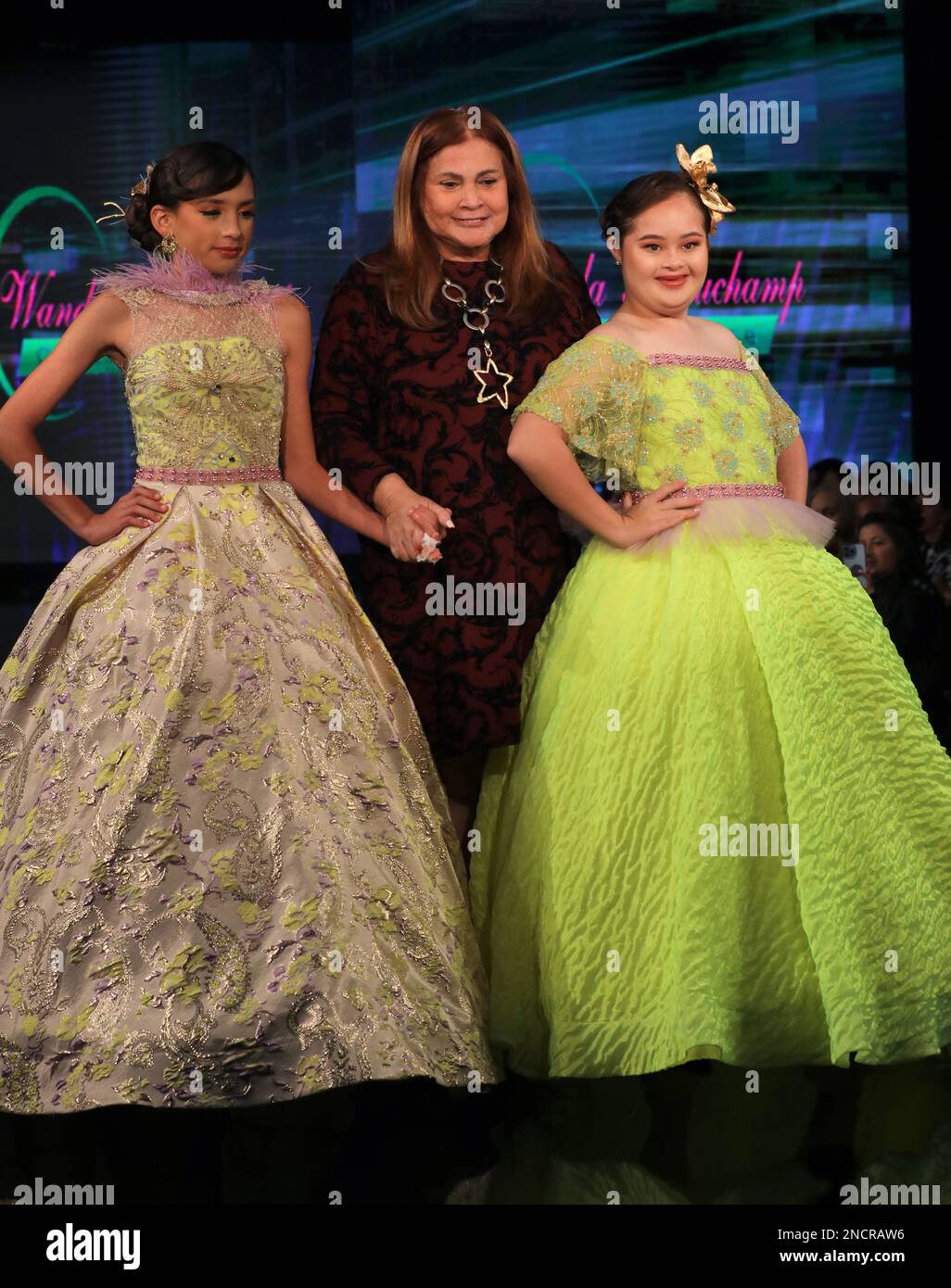 Manhattan, NY, États-Unis. 23rd décembre 2002. Wanda Beauchamp Designs @NYFW '23 Powered by Art Heart Fashion (Credit image: © Martina Kolozvaryova/Pacific Press via ZUMA Press Wire) USAGE ÉDITORIAL SEULEMENT! Non destiné À un usage commercial ! Banque D'Images