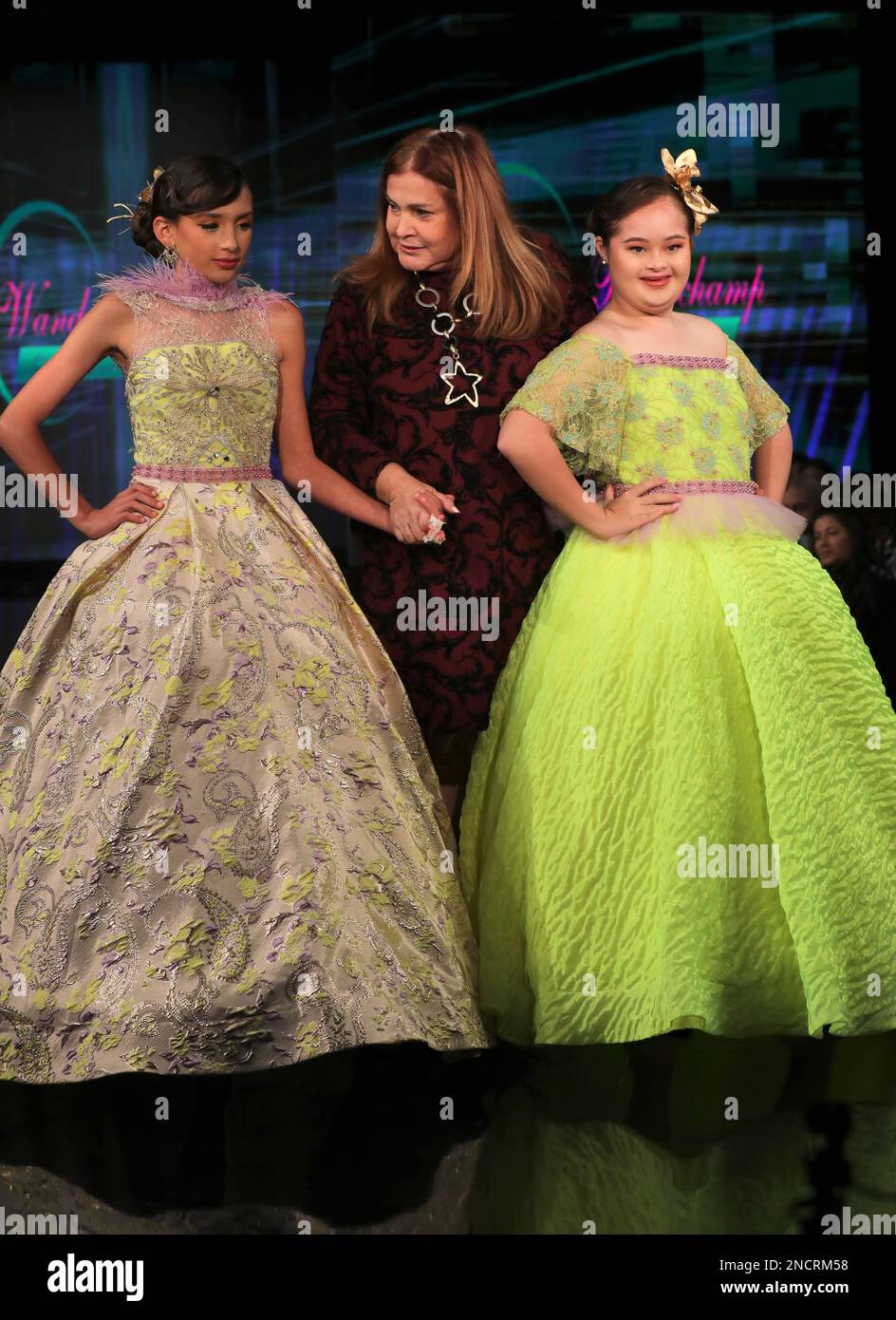 Manhattan, NY, États-Unis. 23rd décembre 2002. Wanda Beauchamp Designs @NYFW '23 Powered by Art Heart Fashion (Credit image: © Martina Kolozvaryova/Pacific Press via ZUMA Press Wire) USAGE ÉDITORIAL SEULEMENT! Non destiné À un usage commercial ! Banque D'Images