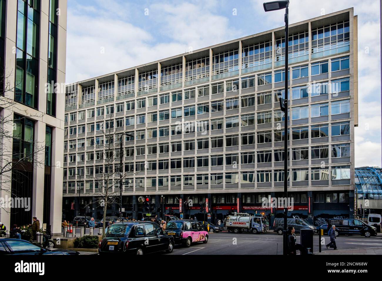 Elizabeth House, un immeuble de bureaux de 1960s, situé sur le chemin York, adjacent à la station de Waterloo, dont la démolition et le réaménagement du site sont prévus. Londres. ROYAUME-UNI Banque D'Images