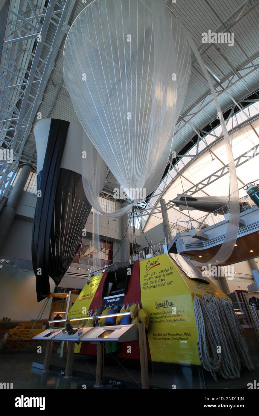 Double Eagle V, the balloon that Ron Clark helped pilot across the Pacific Ocean in 1981, is on display at the Anderson-Abruzzo Albuquerque International Balloon Museum in Albuquerque, N.M., on Thursday, Sept. 30, 2010. Clark died Sunday in Albuquerque. (AP Photo/Susan Montoya Bryan) Banque D'Images