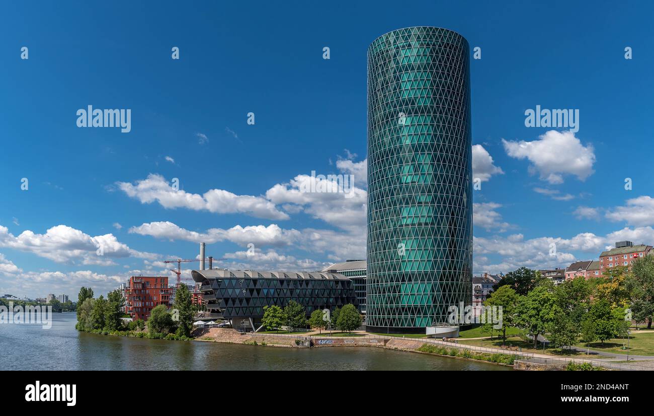 La tour Westhafen, bâtiment de grande hauteur dans l'ancien Westhafen de Francfort Banque D'Images La tour Westhafen, bâtiment de grande hauteur dans l'ancien Westhafen de Francfort Banque D'Images