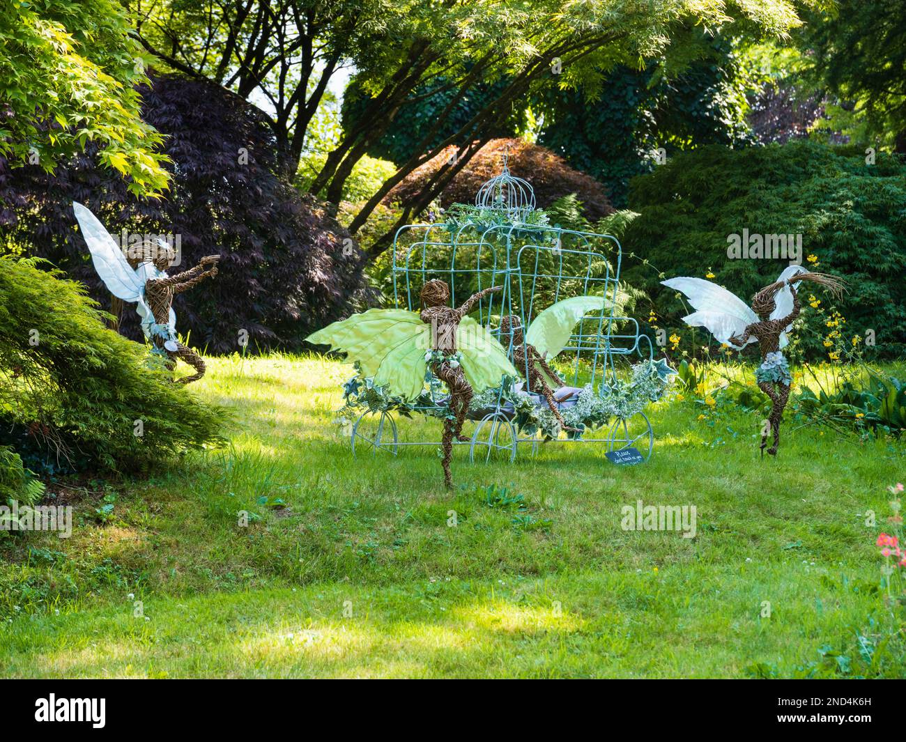 Sculptures de jardin en osier dans l'exposition Fairy-Trails au Garden House, Buckland Monachorum, Devon, Royaume-Uni, été 2022 Banque D'Images
