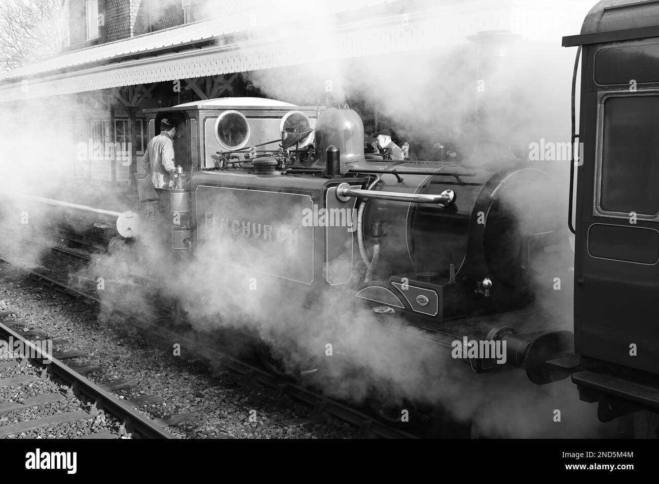 Fenchurch tirant des autocars sur le chemin de fer Bluebell. Banque D'Images