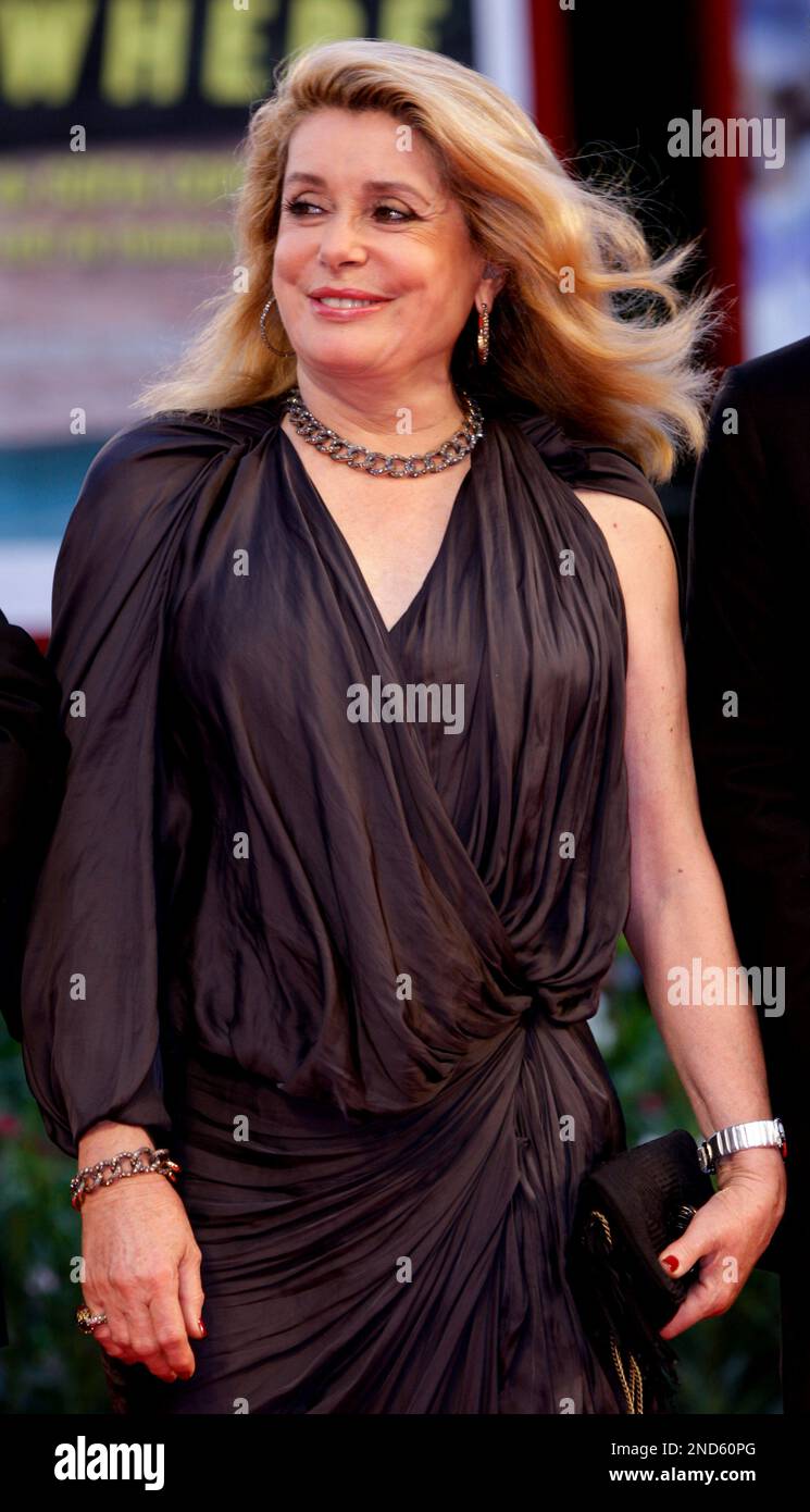 Actress Catherine Deneuve arrives for the screening of the film Potiche during the 67th edition of the Venice Film Festival in Venice, Italy, Saturday, Sept. 4, 2010. (AP Photo/Joel Ryan) Banque D'Images