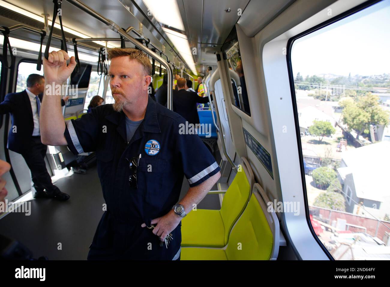 Kirk Paulsen, a 23 yeartrain operator, rides along the rails of the new train as BART shows off one of their new trains to the media at the South Hayward station, Ca., as seen on Mon. July 23, 2017. (Michael Macor/San Francisco Chronicle via AP) Banque D'Images