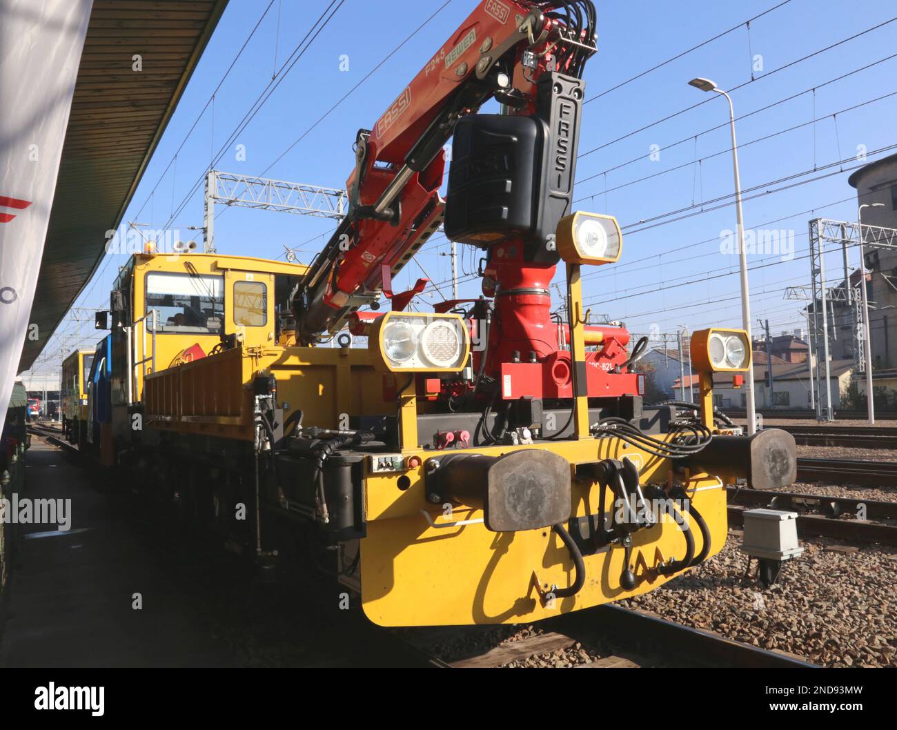 Cracovie. Cracovie. Pologne. Grue de chemin de fer mobile sur les rails. Banque D'Images