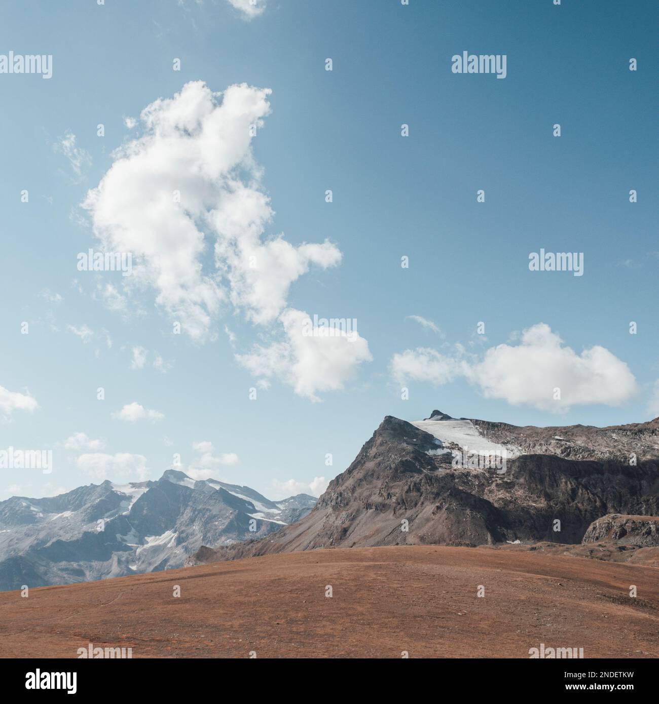 Parc national Gran Paradiso (Piémont, Italie). Panorama d'été des sommets enneigés du parc Banque D'Images