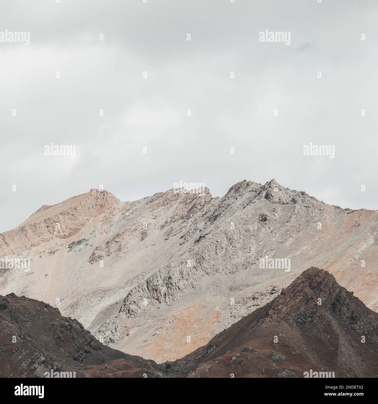 Parc national Gran Paradiso (Piémont, Italie). Panorama d'été des sommets enneigés du parc Banque D'Images